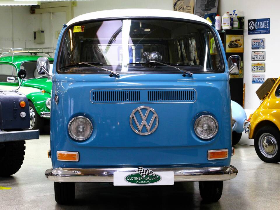 Image 2/33 of Volkswagen T2a minibus (1970)