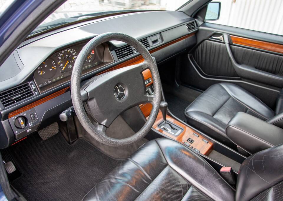 Bild 16/25 von Mercedes-Benz 300 E-24 (1991)