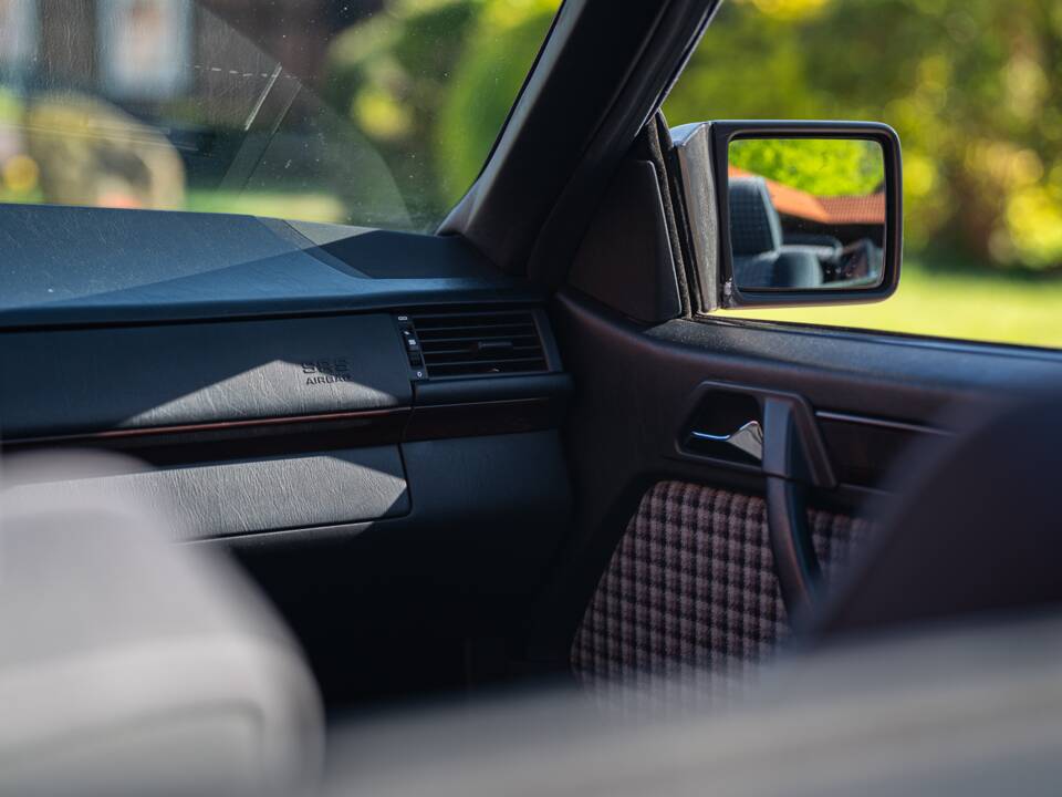 Bild 37/42 von Mercedes-Benz E 200 (1997)