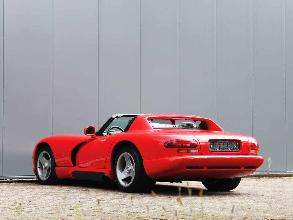 Image 42/61 of Dodge Viper RT&#x2F;10 (1993)