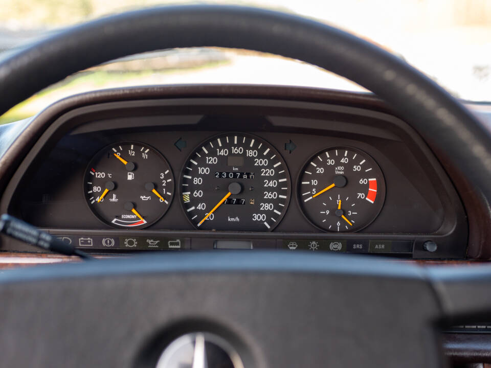 Image 69/95 of Mercedes-Benz 560 SEC (1985)