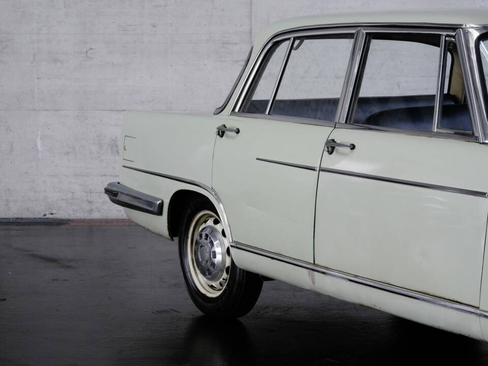 Image 13/48 of Alfa Romeo 2600 Berlina (1962)
