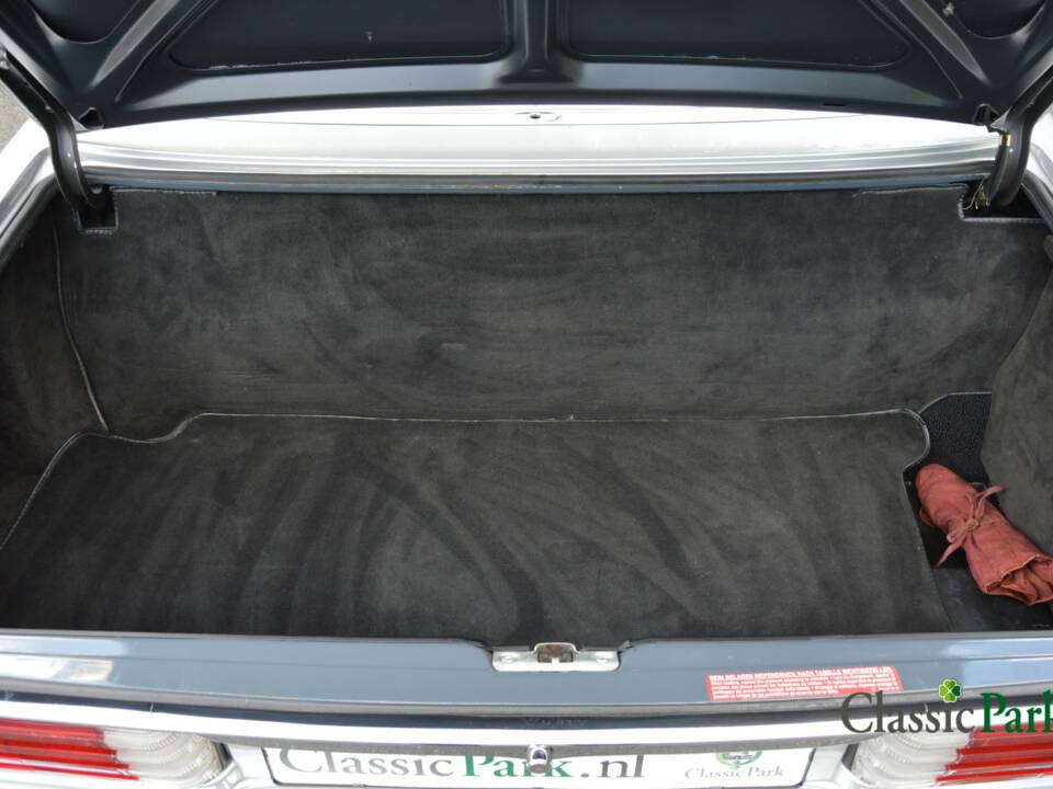 Image 12/50 de Mercedes-Benz 500 SL (1985)