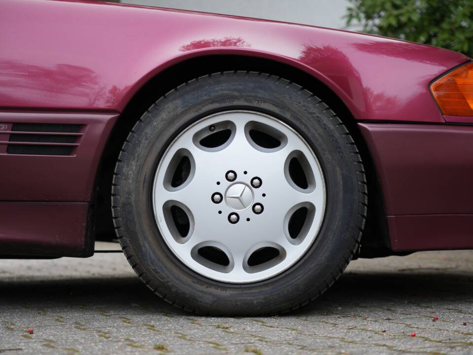 Image 5/95 of Mercedes-Benz 300 SL (1993)