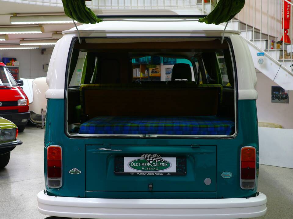 Bild 35/38 von Volkswagen T2b Camper (1974)