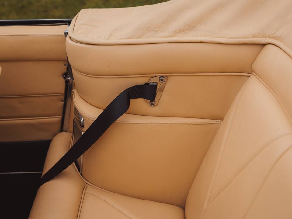 Image 91/99 of Aston Martin DB 6 Volante (1968)