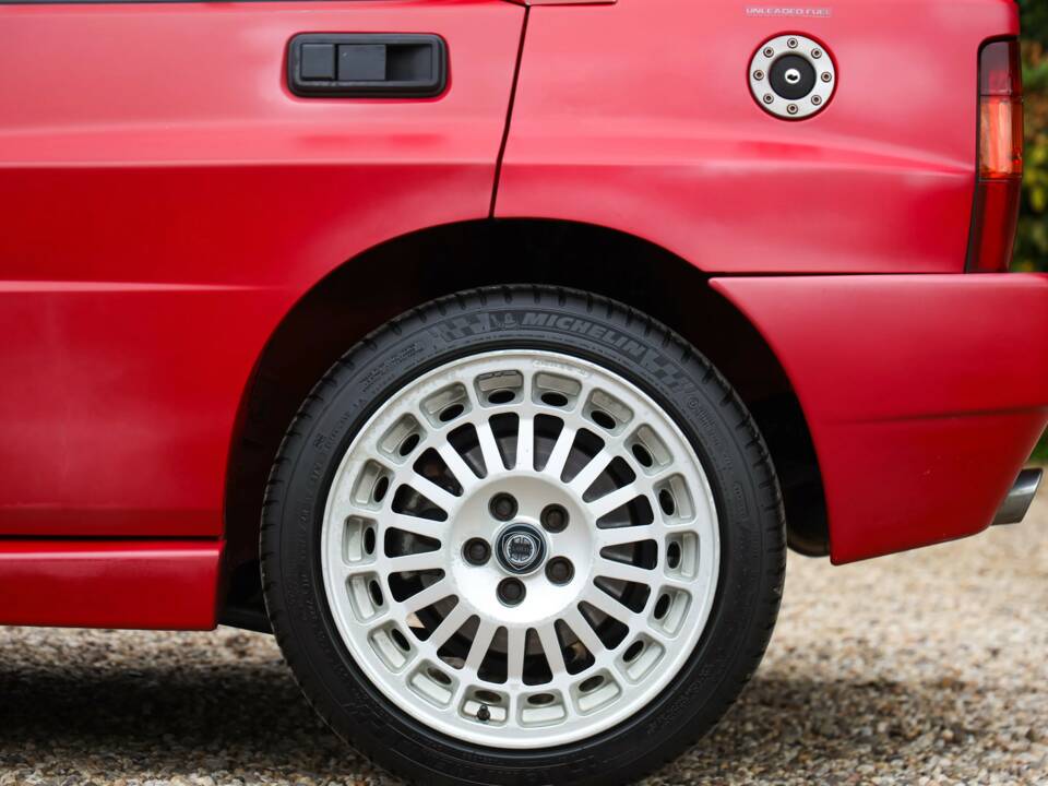 Bild 18/50 von Lancia Delta HF Integrale Evoluzione II (1994)