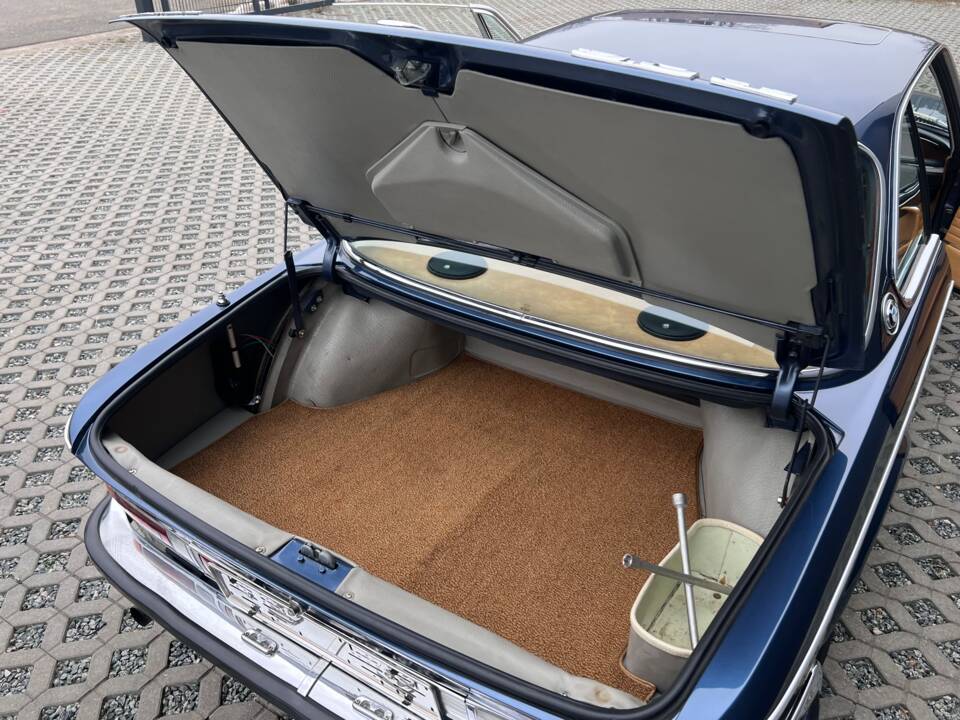 Image 16/28 of BMW 3.0 CS (1975)