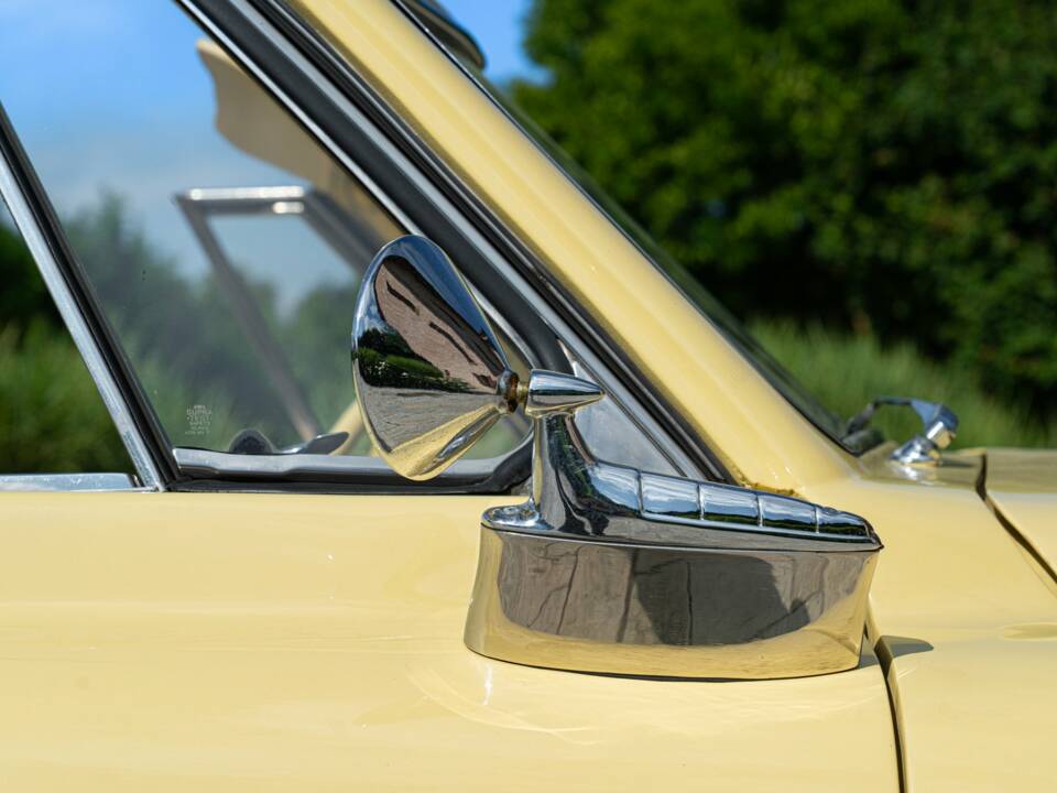 Image 29/50 of Studebaker Champion Regal DeLuxe Convertible (1950)