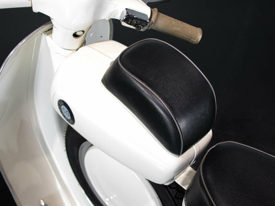Image 15/41 de Piaggio Vespa 50 SS (1966)