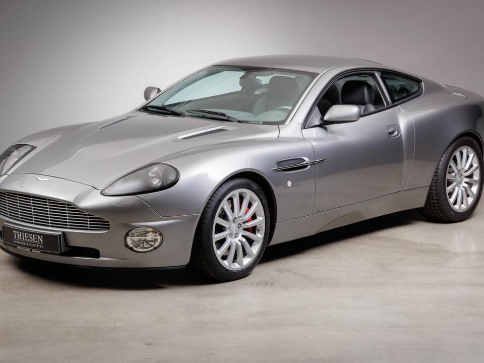 Bild 1/29 von Aston Martin V12 Vanquish (2001)
