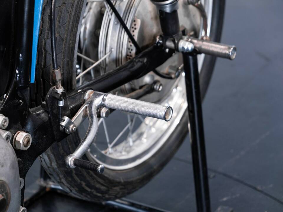 Image 16/43 of Parilla DUMMY (1951)