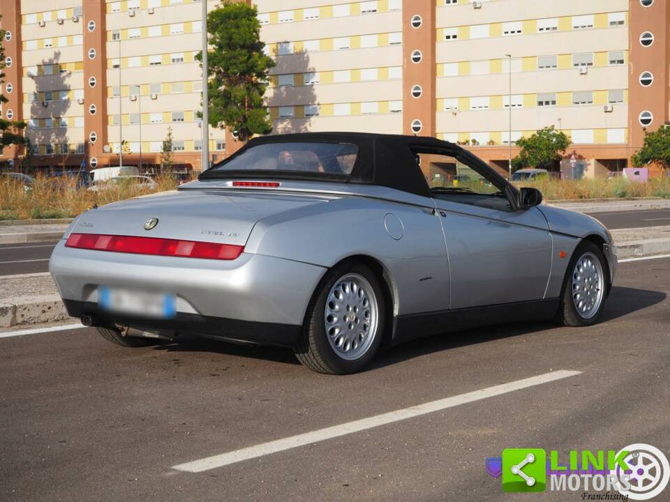 Afbeelding 2/40 van Alfa Romeo Spider 2.0 Twin Spark 16V (1996)