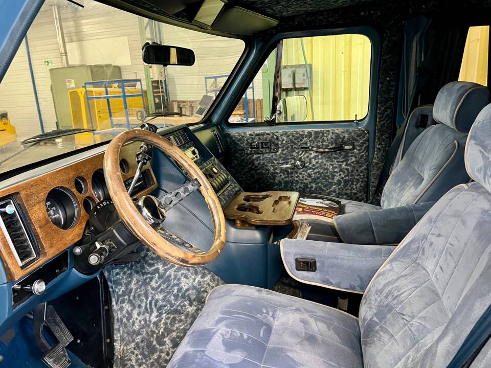 Image 16/20 of Chevrolet Van (1988)