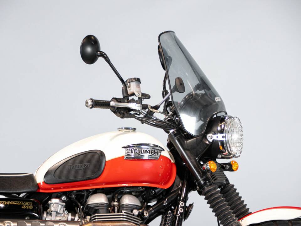 Image 39/50 of Triumph DUMMY (2014)