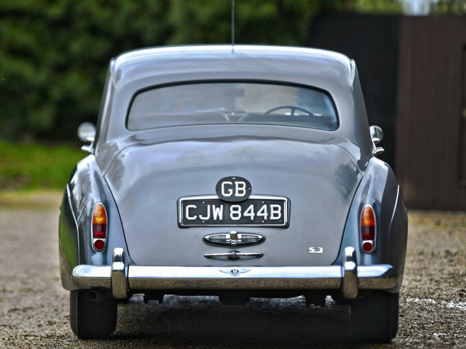 Image 13/50 of Bentley S 3 (1964)