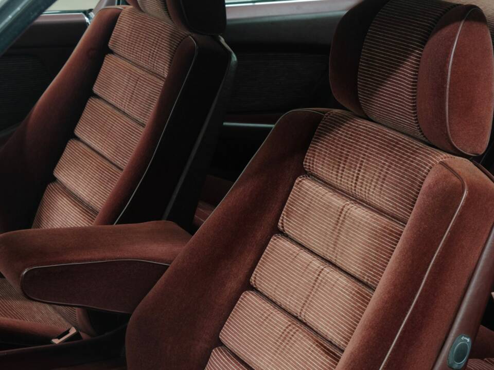 Bild 50/50 von Mercedes-Benz 560 SEC (1986)