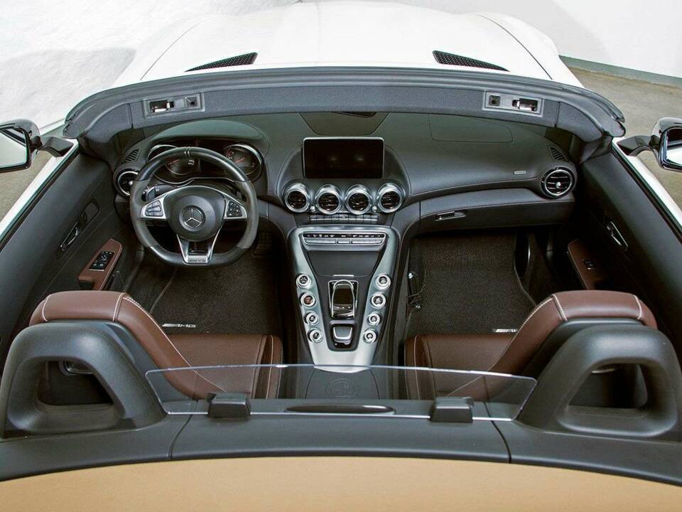 Image 15/20 of Mercedes-AMG GT C (2018)