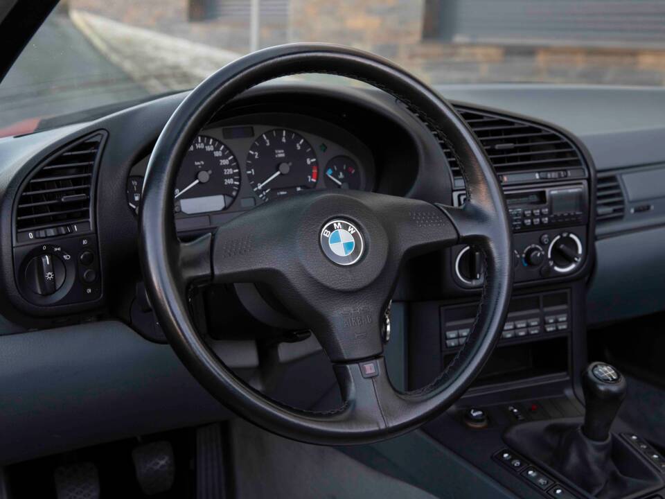 Bild 68/92 von BMW 325i (1994)