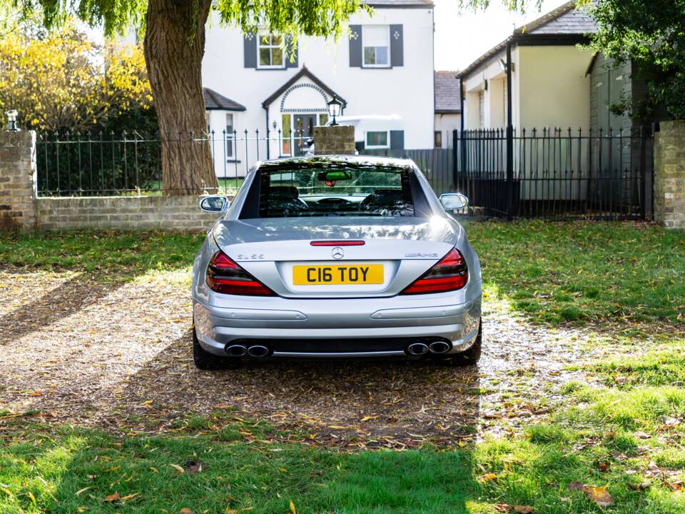 Image 14/45 of Mercedes-Benz SL 55 AMG (2004)