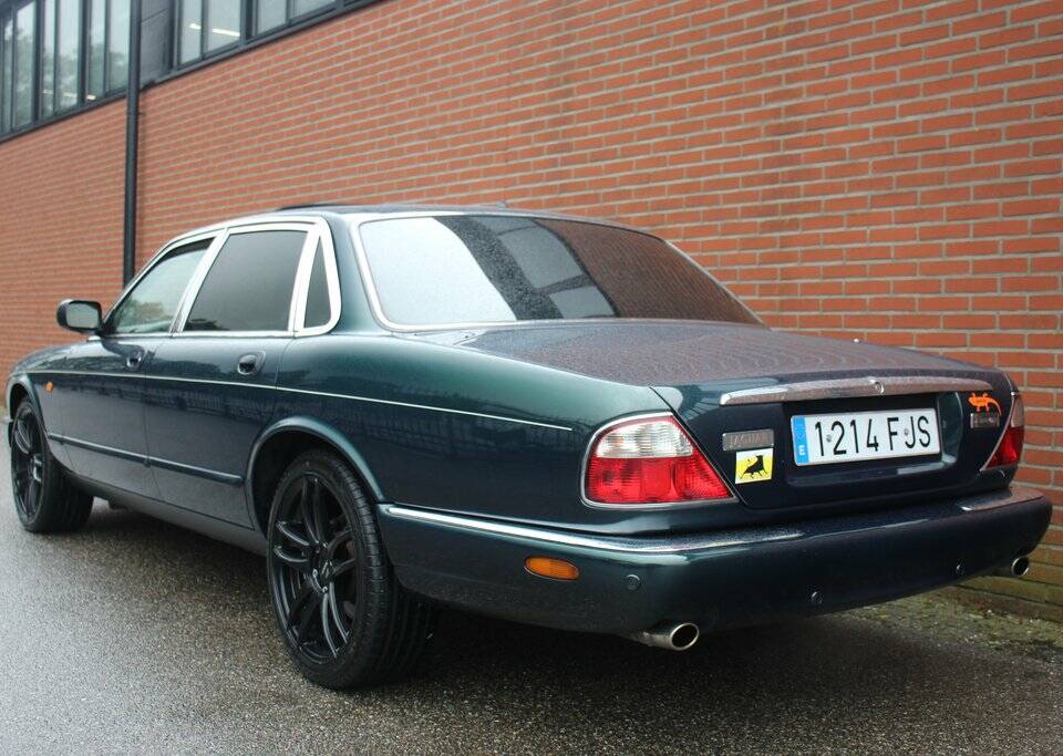 Bild 7/8 von Jaguar XJR 4.0 (2000)