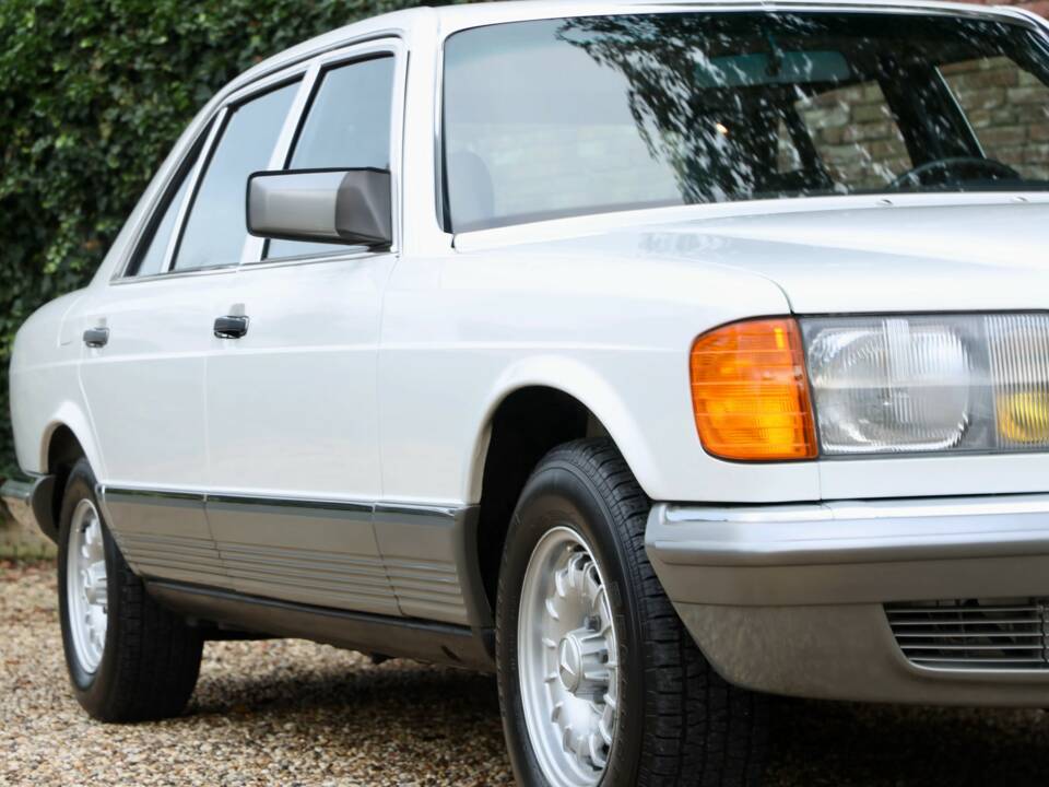 Bild 17/50 von Mercedes-Benz 380 SEL (1983)