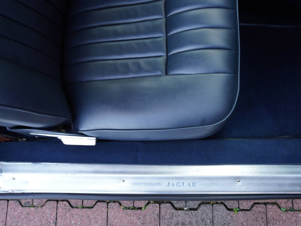 Bild 46/50 von Jaguar XJ 6 C 4.2 (1975)