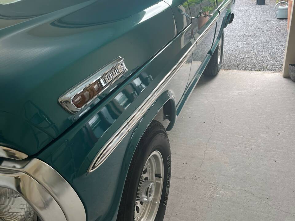 Image 3/12 of Ford F-100 (1972)