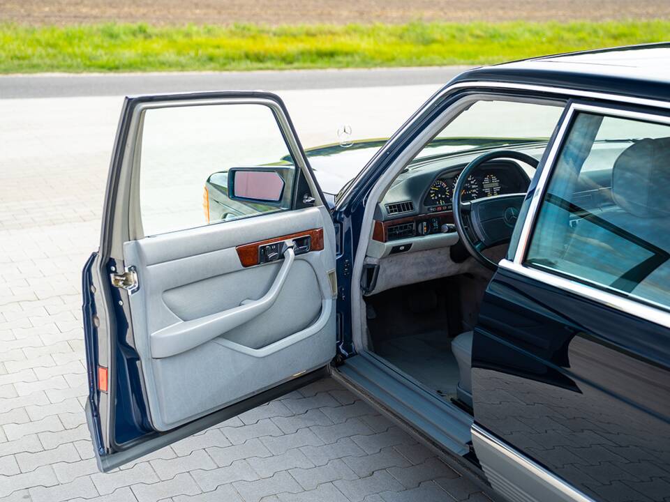 Image 24/72 de Mercedes-Benz 500 SEL (1984)