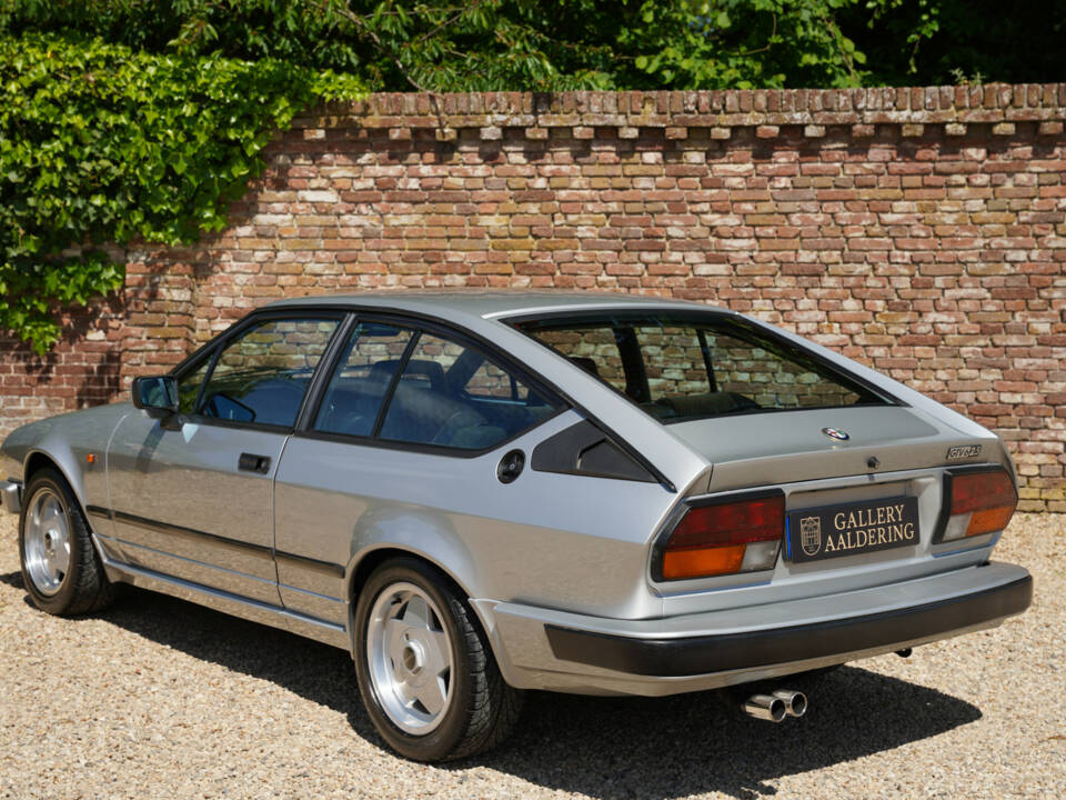 Image 9/50 of Alfa Romeo GTV 6 2.5 (1983)