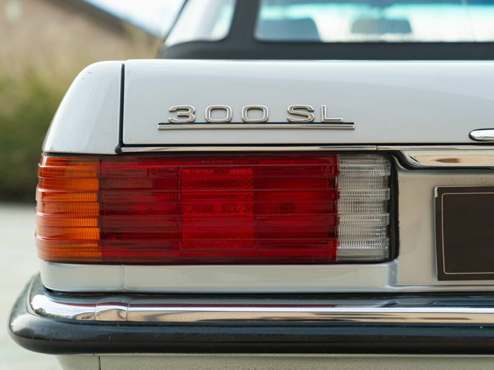 Image 24/50 of Mercedes-Benz 300 SL (1988)