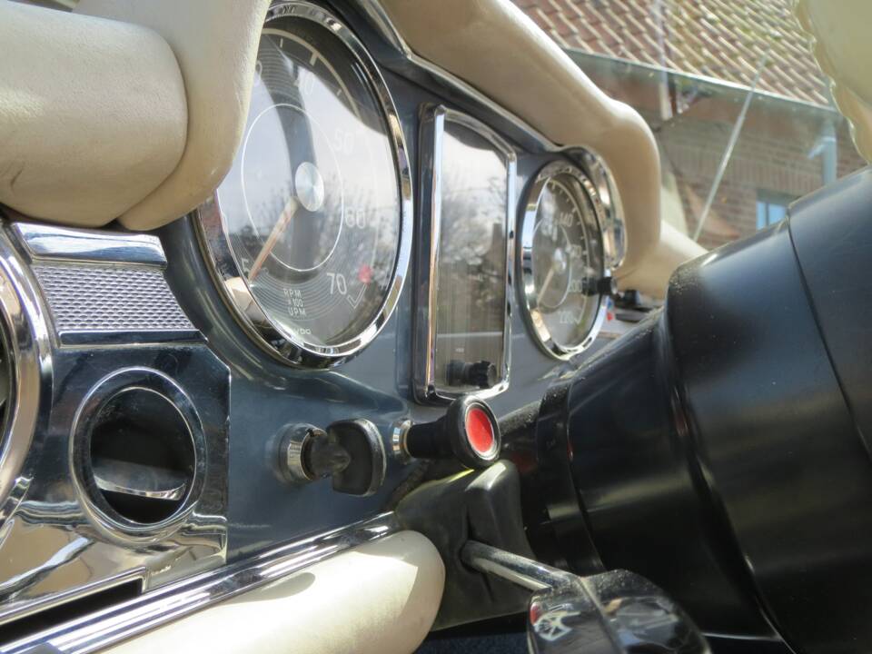 Image 13/38 de Mercedes-Benz 280 SL (1970)