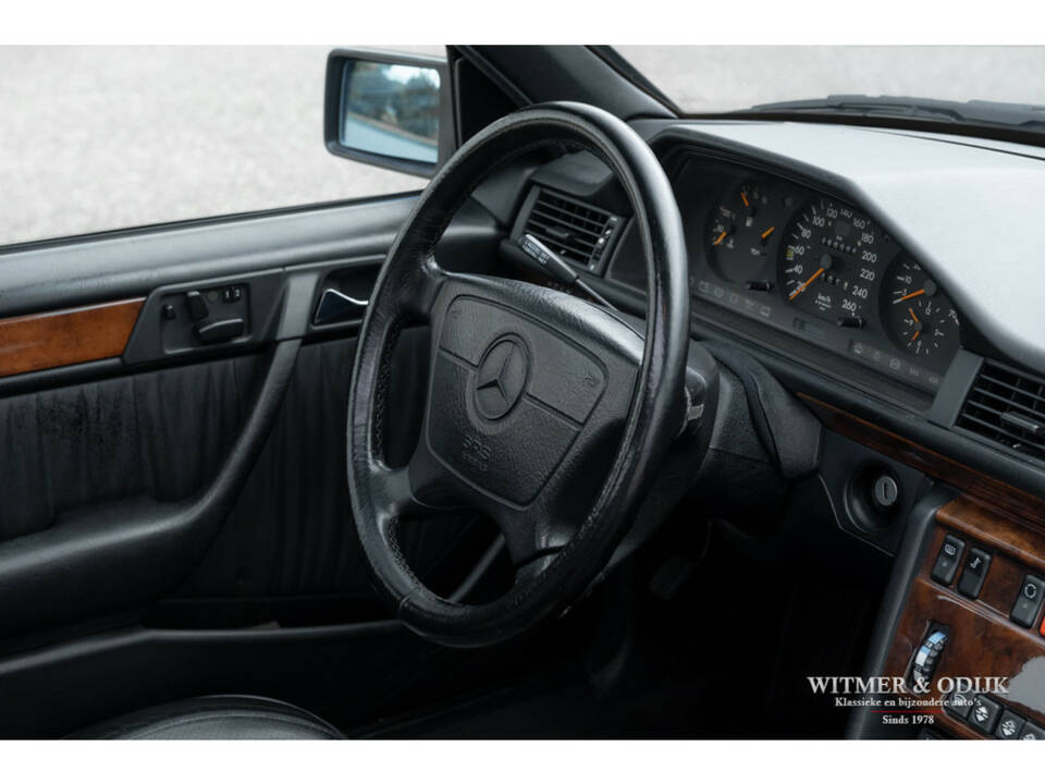 Image 26/34 of Mercedes-Benz 500 E (1992)