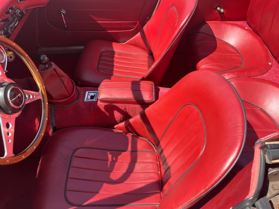 Imagen 13/19 de Austin-Healey 3000 Mk II (BJ7) (1964)
