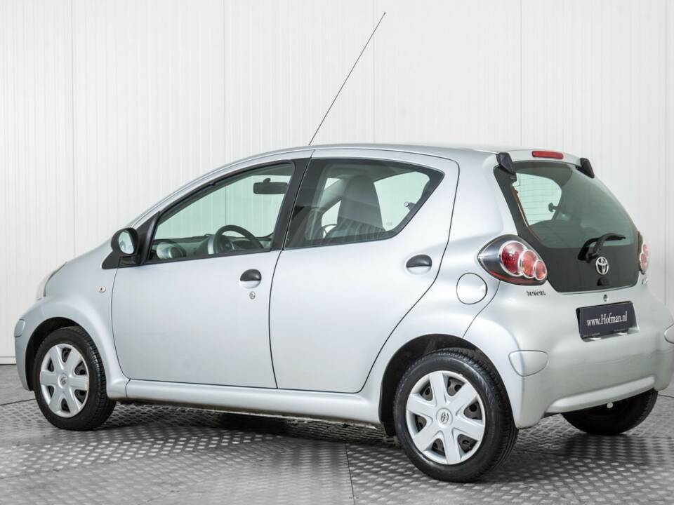 Image 6/48 of Toyota Aygo (2010)