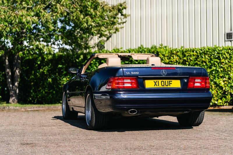 Image 32/50 of Mercedes-Benz SL 600 (2000)