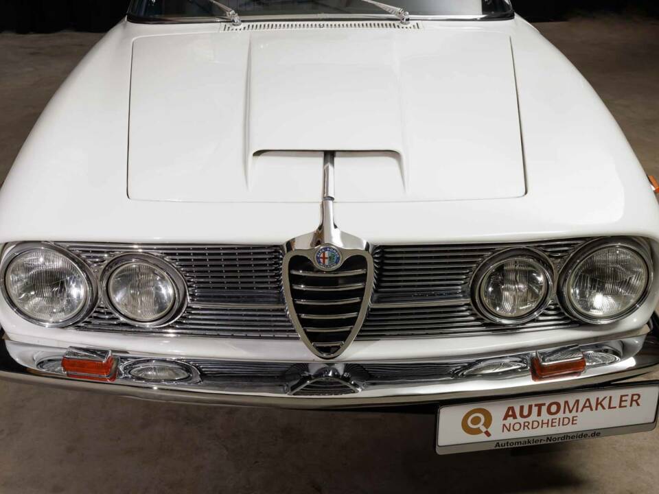 Image 7/98 of Alfa Romeo 2600 Sprint (1964)