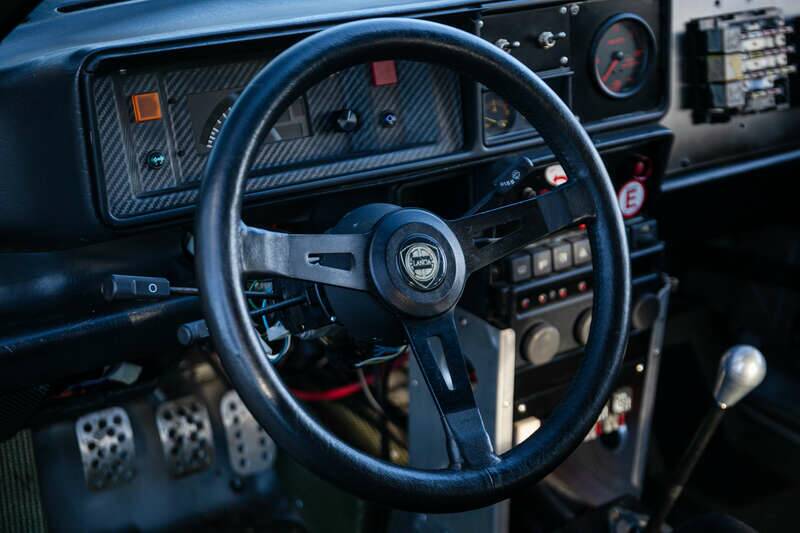 Afbeelding 42/50 van Lancia Delta HF Integrale Evoluzione I "Martini 5" (1989)