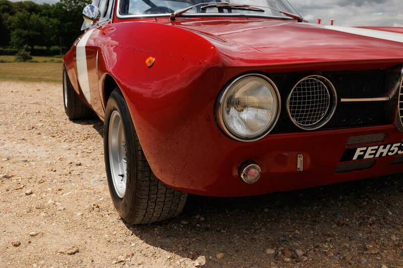 Image 25/50 de Alfa Romeo 1750 GT Veloce (1971)