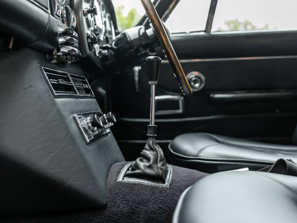 Afbeelding 36/50 van Aston Martin DB 6 (1967)