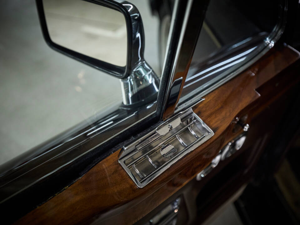 Image 67/99 of Rolls-Royce Corniche I (1979)