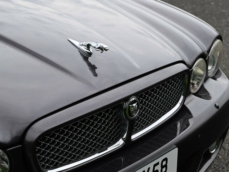 Image 17/50 de Jaguar XJ 8 4.2 (2009)