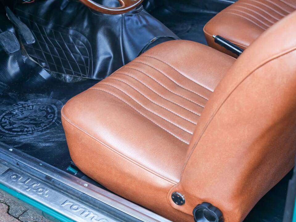Bild 35/50 von Alfa Romeo Giulia 1300 GT Junior (1972)