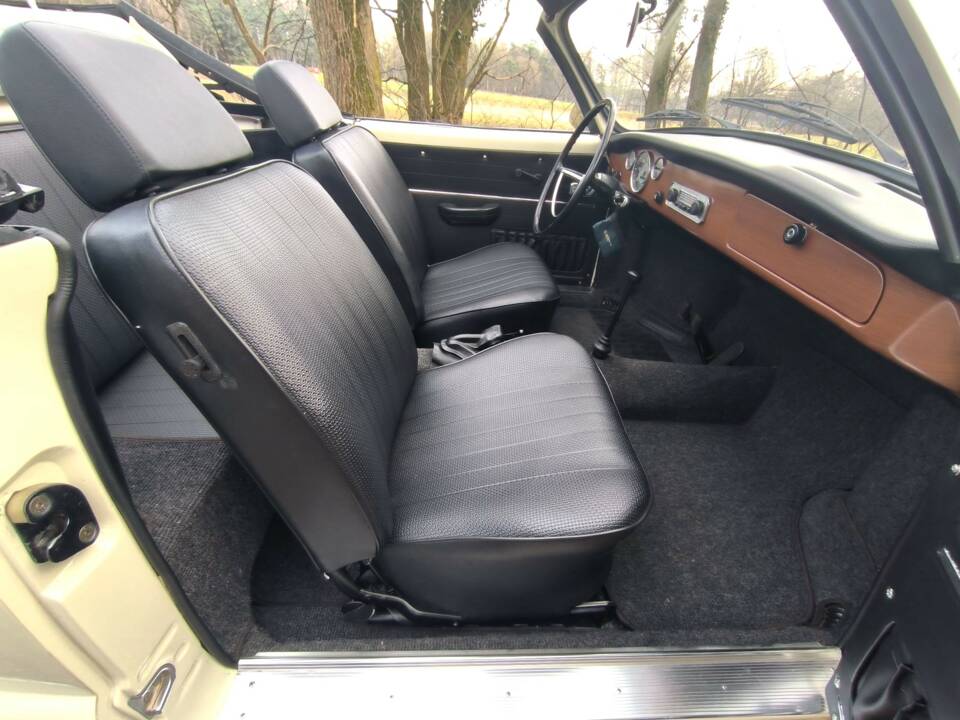 Immagine 29/54 di Volkswagen Karmann Ghia 1500 (1968)