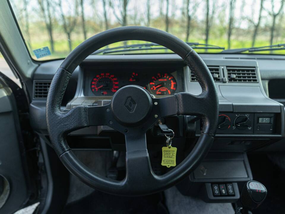 Image 41/50 de Renault R 5 GT Turbo (1986)