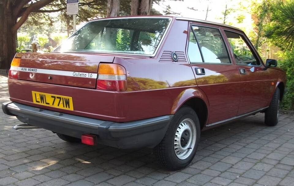 Image 8/9 of Alfa Romeo Giulietta 1.6 (1981)