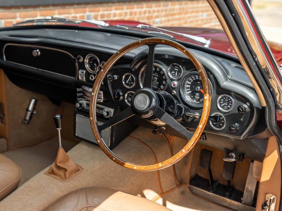 Bild 31/50 von Aston Martin DB 6 Vantage (1969)