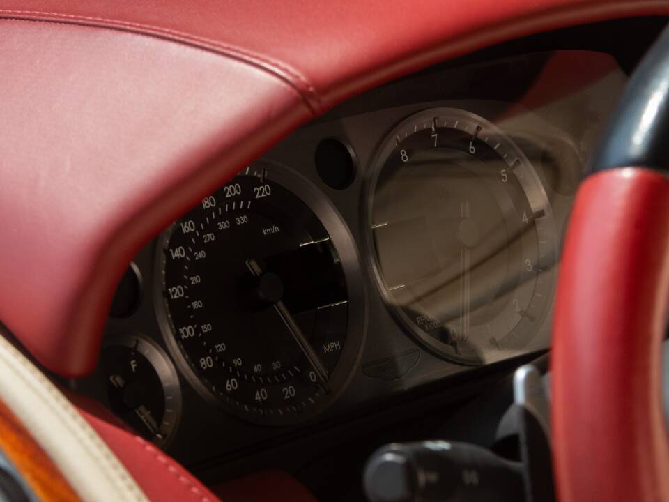 Bild 47/50 von Aston Martin DB 9 Volante (2006)