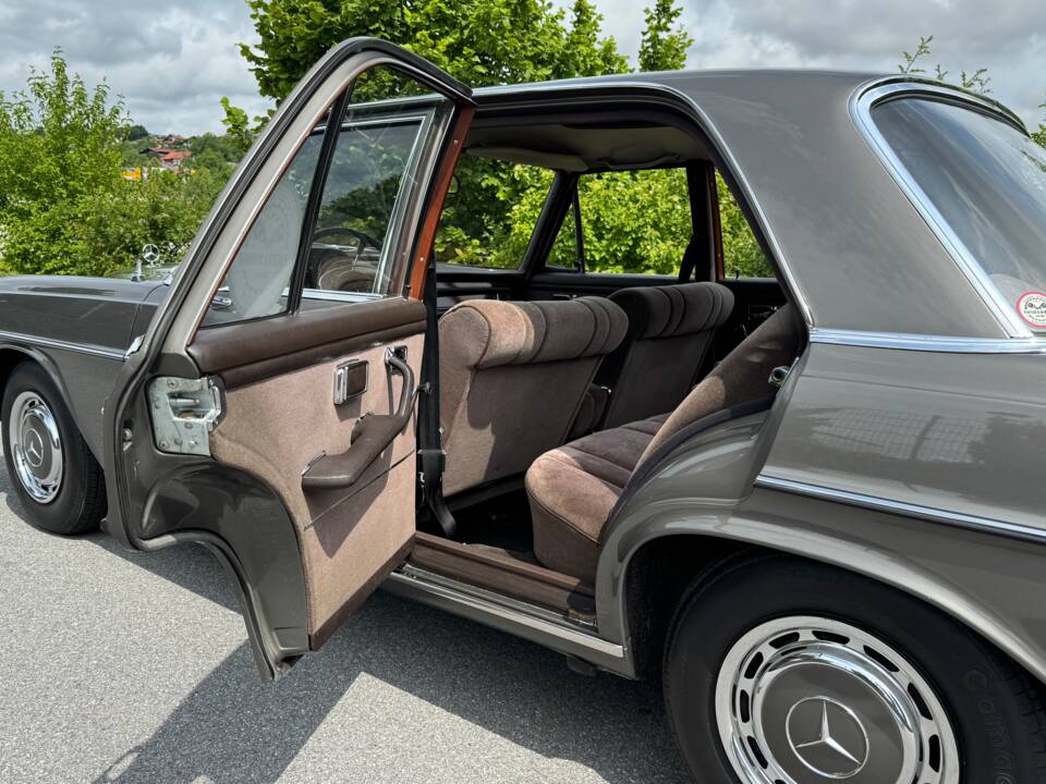 Image 19/47 of Mercedes-Benz 280 SE (1969)