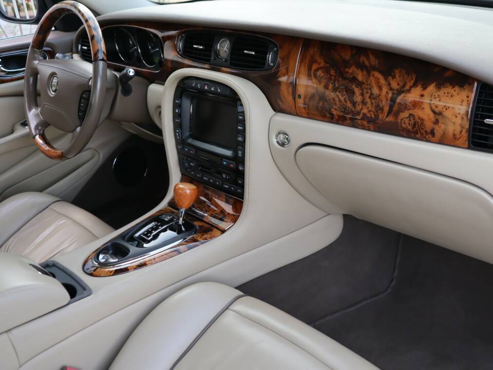 Imagen 18/50 de Jaguar XJ 8 4.2 (2006)